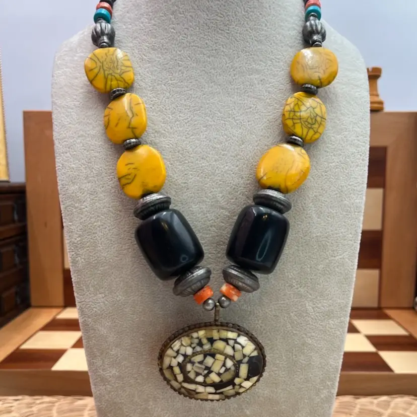 #J17 - Vintage Chunky Tribal Style Resin Beaded Necklace Statement Costume Jewelry - Shell And Brass Mosaic Pendant