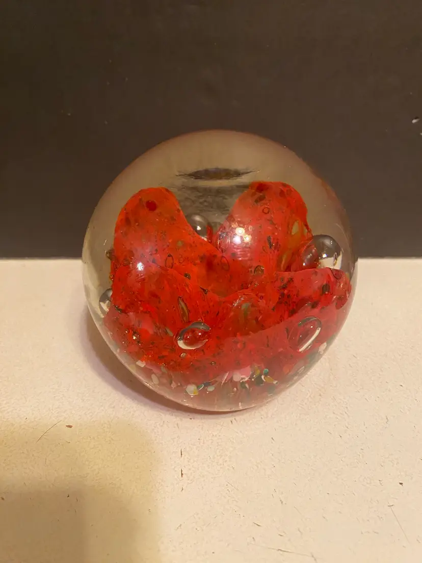 018 Red Round Flower Paperweight