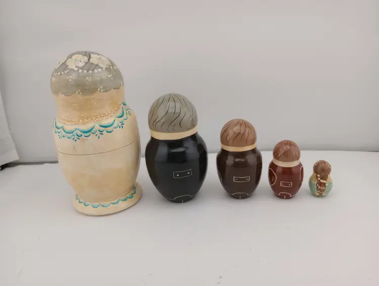 Handpainted and signed Vintage Sergiev Posad Russian nesting dolls