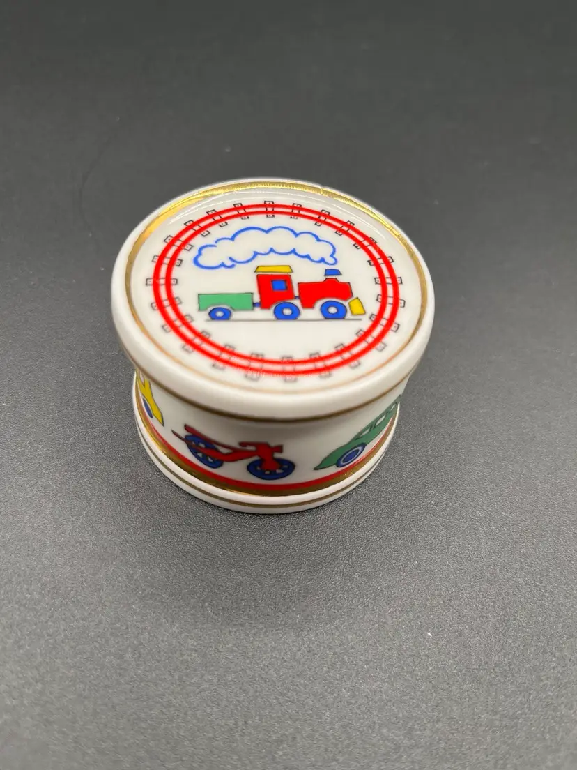 Eximious Porcelain Train Round Trinket Box w/Lid 2”