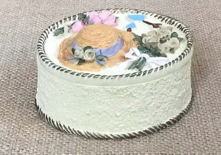 Vintage Dezine Gardening Floral Round Resin Trinket Box Flowers Cottage Core