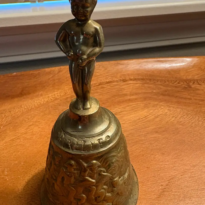 Vintage Brass Manneken Pis Bell BRUXELLES Belgium Heraldic Souvenir
