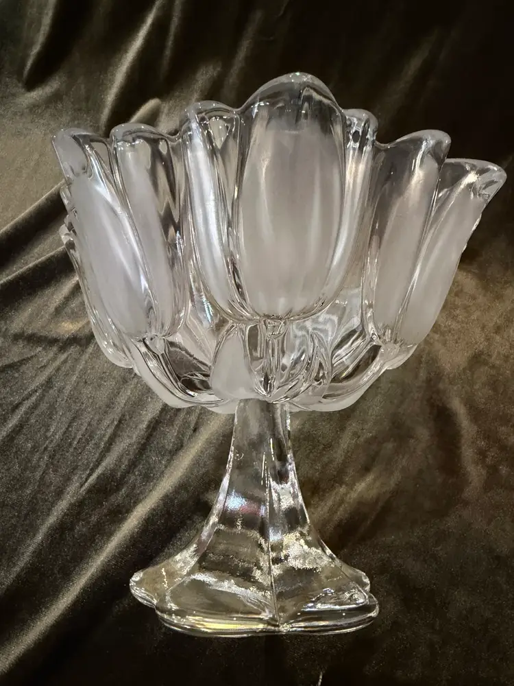 Stunning Mikasa Frosted Tulip Glass Pedestal Bowl. Perfect for Spring!