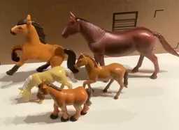 Lot of 5 Assorted Toy Model Horses - Spirit Chevron Horace Bakery Crafts