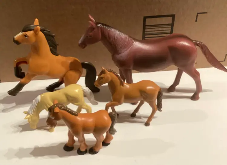 Lot of 5 Assorted Toy Model Horses - Spirit Chevron Horace Bakery Crafts