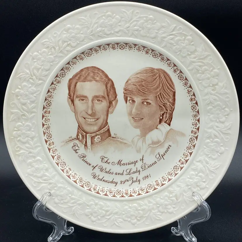 #2708 Vintage Prince Charles Princess Diana Commemorative Wedding Plate Staffordshire