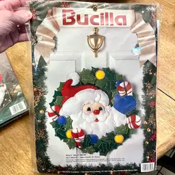 Bucilla 83028 Holly Jolly Santa 18" Round Felt Wreath Kit Vintage 1993 Craft New
