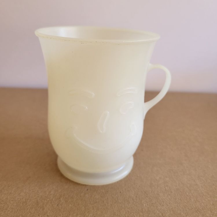 #01 Vintage 1980's Kool-Aid Man Smiling White Plastic Cup Nice 4" Tall