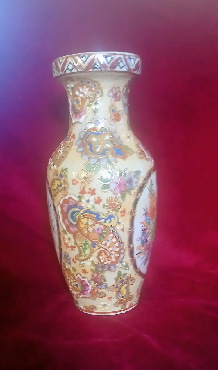 Vintage Japanese Satsuma Moriage Style Vase