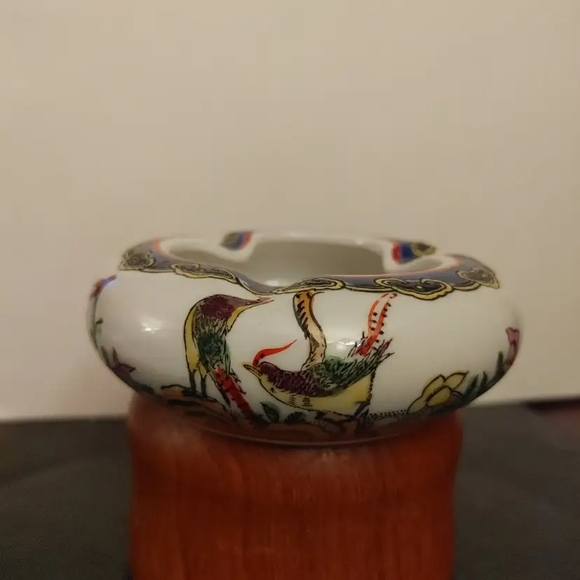 Asian decorative ash tray or trinket dish. Neiman Marcus. Macaw. 4.25 diameter. No chips or cracks.