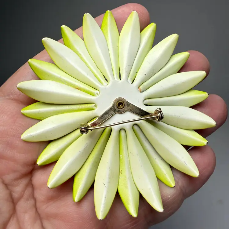 Vintage Green Enameled Daisy Flower Power Brooch Retro Groovy 1960s-1970s