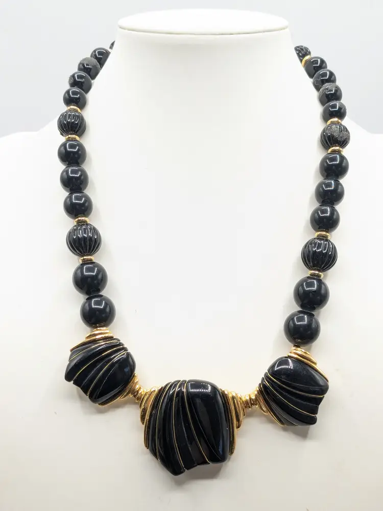 Vintage Crown Trifari Gold Tone Black Bead Necklace Jewelry