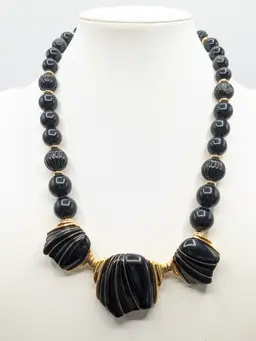 Vintage Crown Trifari Gold Tone Black Bead Necklace Jewelry