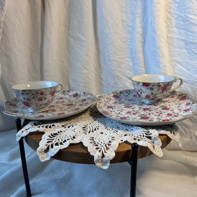 2 VINTAGE LEFTON BONE CHINA ROSE CHINTZ SNACK PLATES/CUPS #NE637R