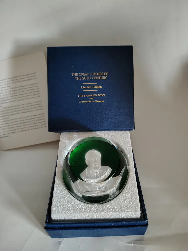 Vintage Baccarat for Franklin Mint Sulfide Cameo Paperweight  FDR, Franklin Delano Roosevelt, c1979