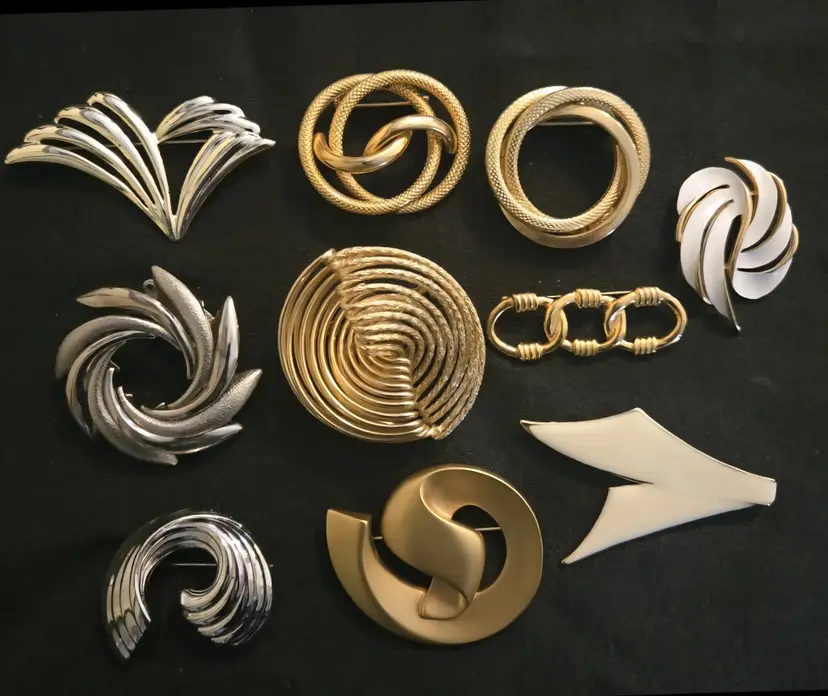 VINTAGE TO NOW BROOCH LOT 10 GOLD SILVER TONE ENAMEL MODERNIST ART DECO STYLE COSTUME JEWELRY