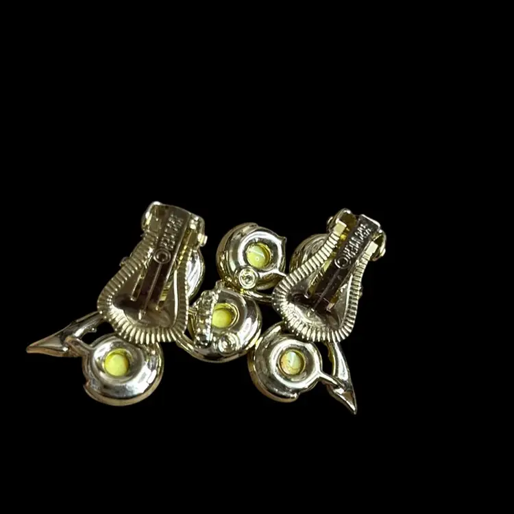 Vintage Signed Kramer Clip On Earrings. Gold Tone