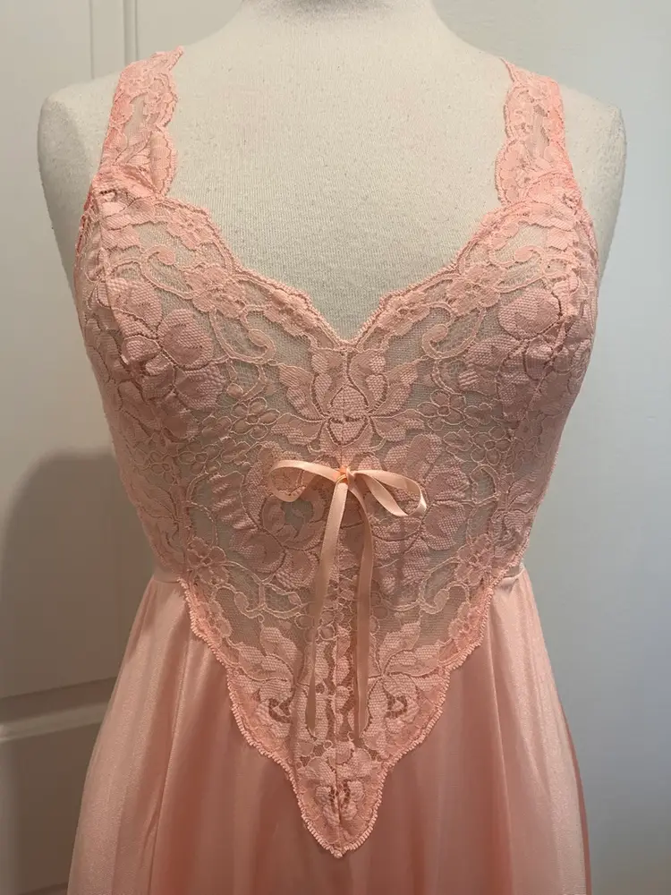 Vintage Olga Peach Full Sweep Nightgown Lace Detail Style 92180 Size S NEW USA