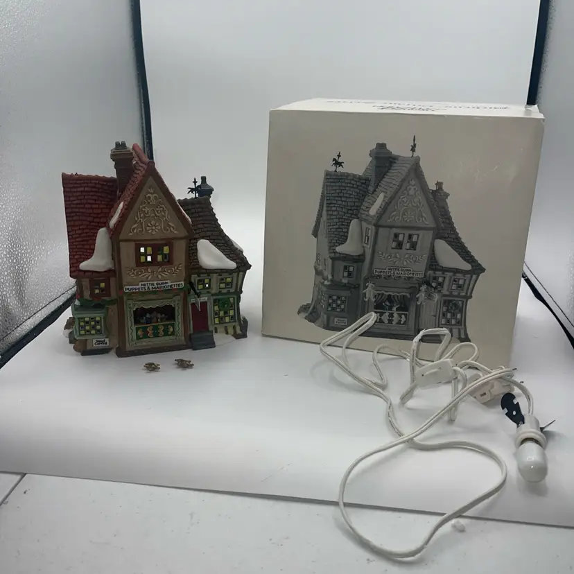 DEPT 56 Dickens Village Series NETTIE QUINN PUPPETS & MARIONETTES 58344 Read