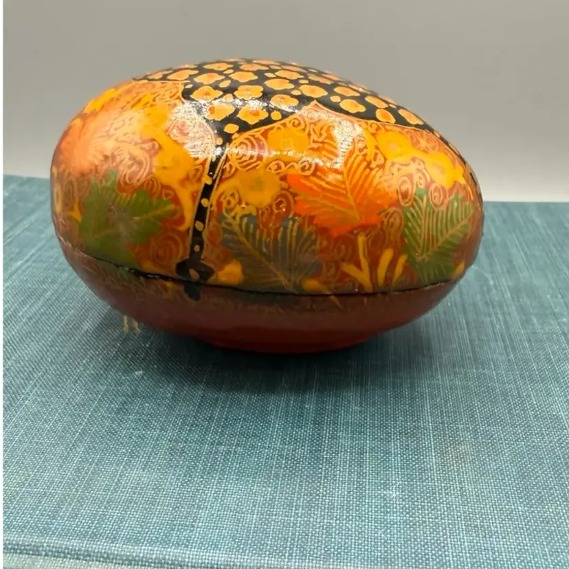 Vintage Kashmiri Hand-Painted Papier-Mâché Egg Trinket Box – Lacquered Floral Folk Art 3"x2 1/4"