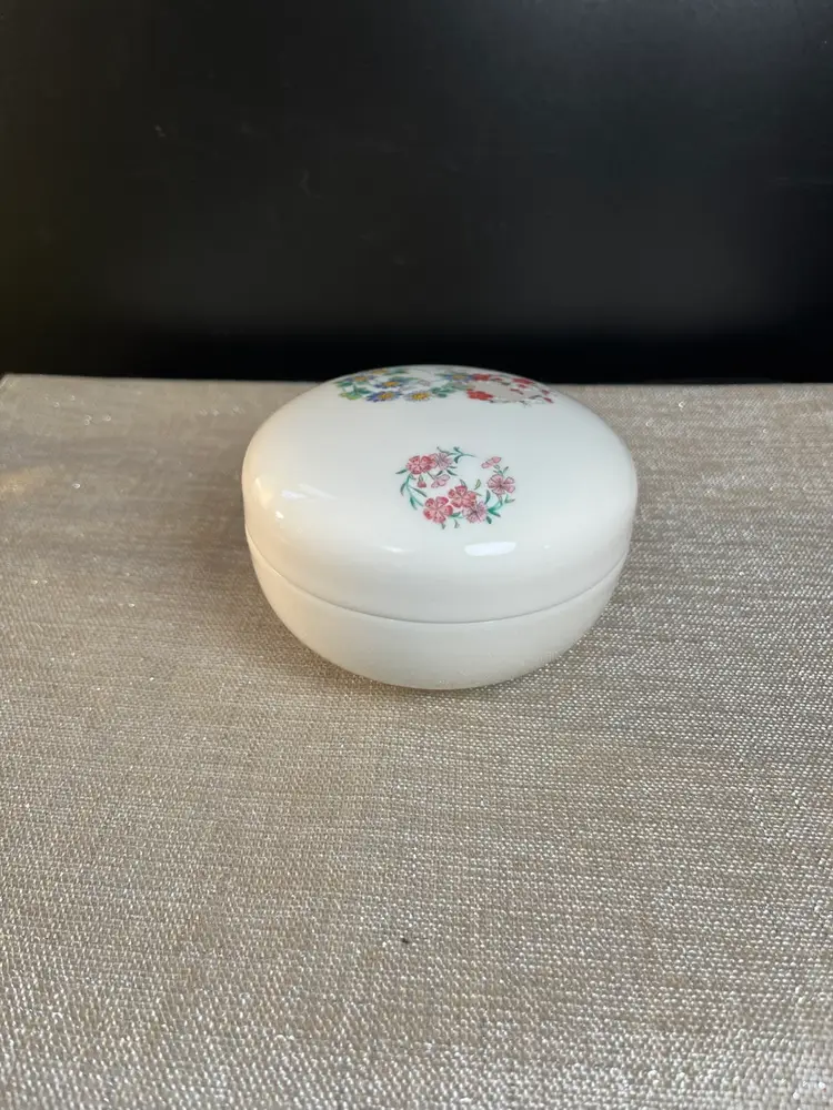 Porcelain Round Trinket Box w/ Lid