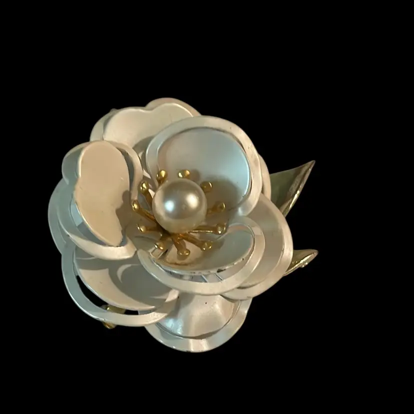 Retro Metal 1960’s Floral Brooch