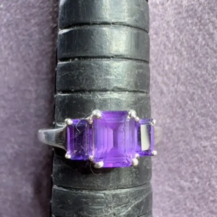 Vintage Purple Amethyst Princess Cut 3 Stone 10k White Gold Ring - Size 7 — Tested 2 X - 2 Grams
