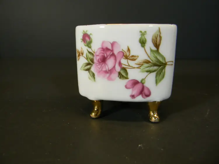 #01 Lefton Match or Toothpick Holder