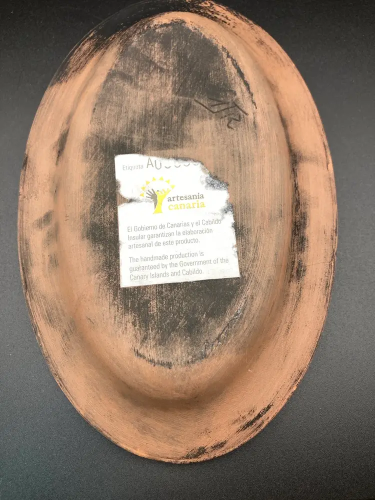 Slithering Into The New Year Vignette! 🦎🦎🦎 Artesania Rinconada Lizard Plate (8 1/4” Long 5 1/2” Wide) UV Reactive Talavera Gecko Wall Hanger (5 1/2” Long 3 1/2” Wide) UV Reactive Lizard On Top Of Coyote Howling At The Moon (1 1/2” Tall 2 1/4” Wide)