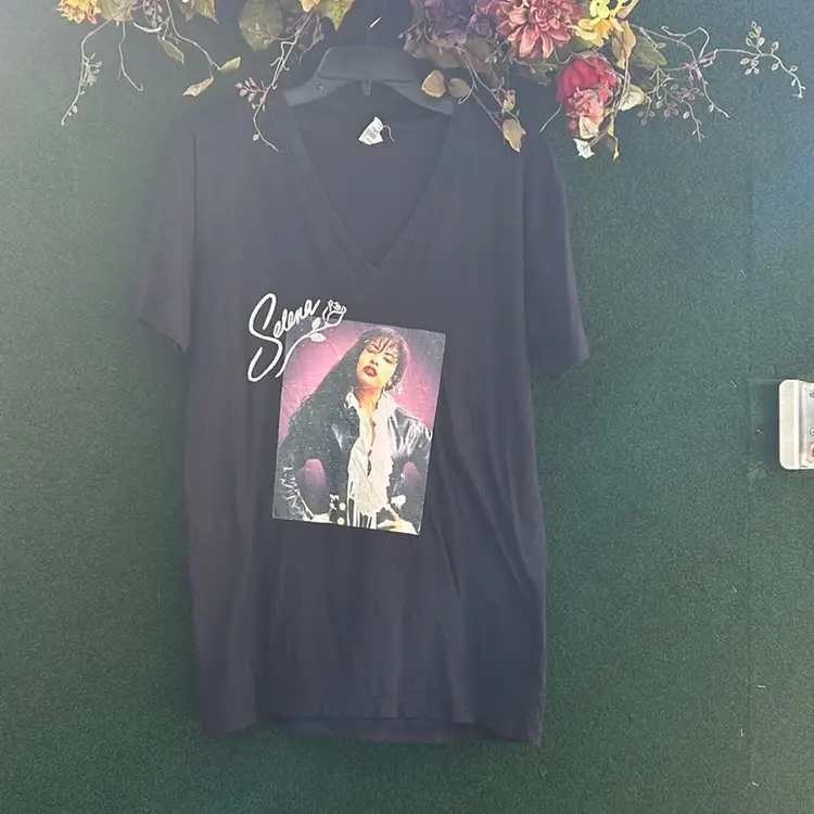 Black Vintage Fashion Selena  
V-Neck T-Shirt