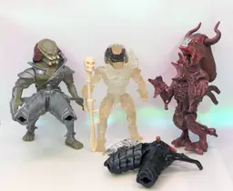 Alien Vs Predator Action figure lot - Bull, Scavage, & Clear Stealth Ambush Mail Away, Nightstorm weapons Vintage 1992-1994 collectible toys