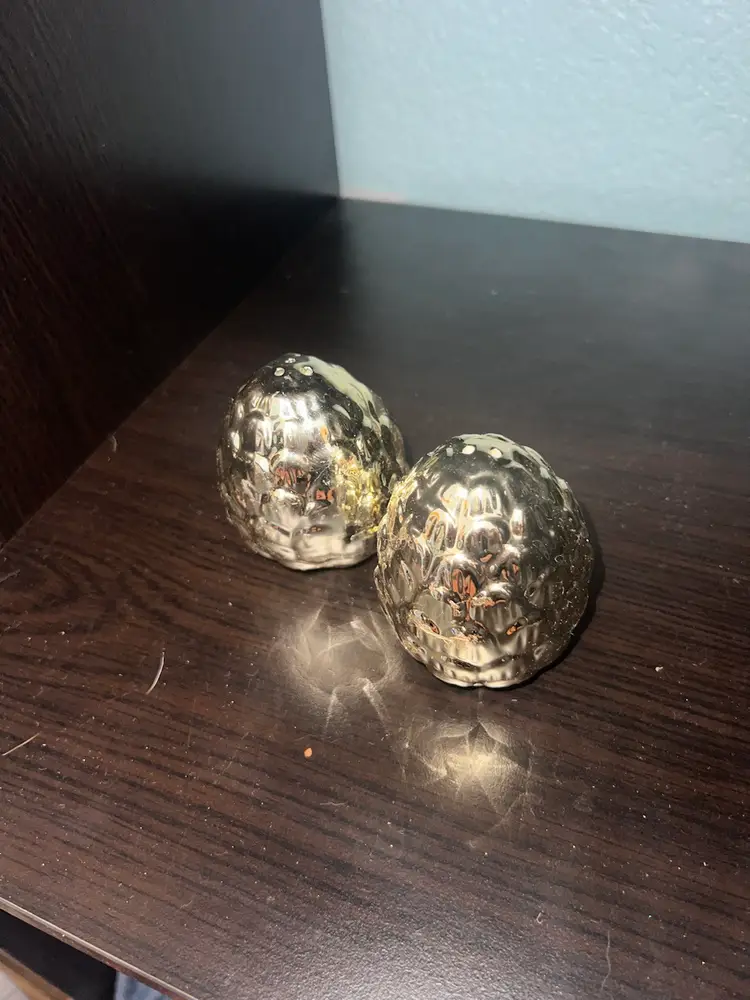 Gold Pine Come Salt And Pepper Shakers 