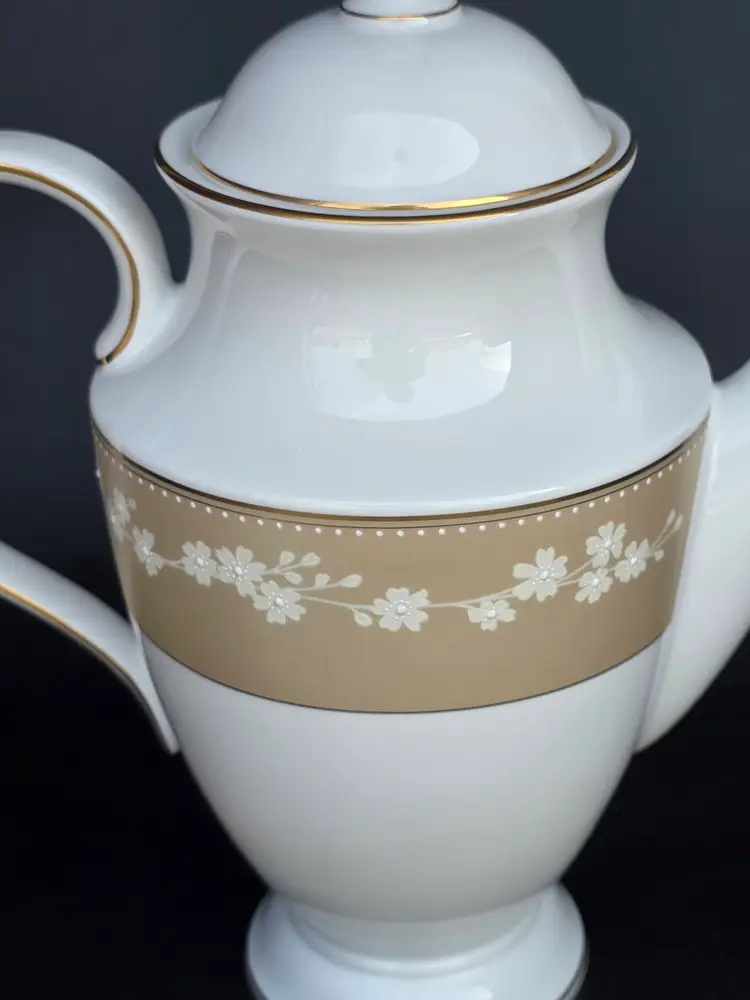 Lenox Bellina Gold tea pot