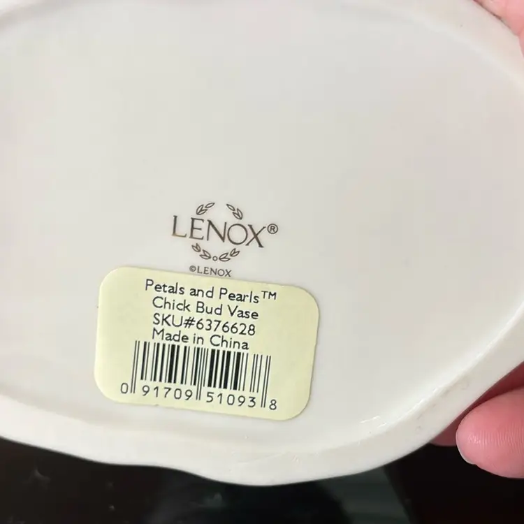 021. Lenox Easter Petals and pearls chick vase