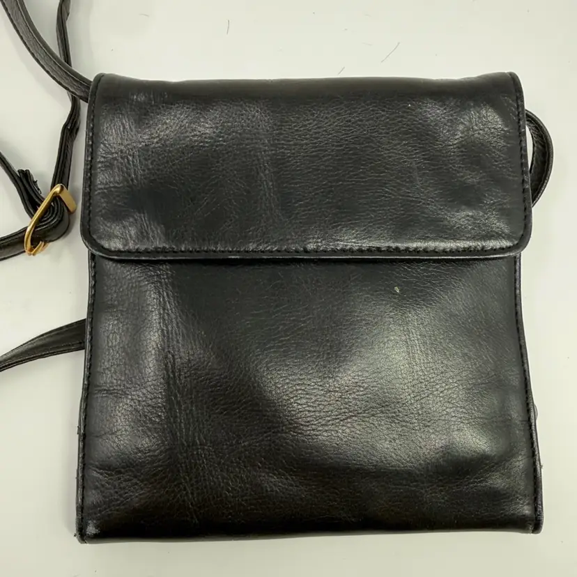 Perlina New York Crossbody Wallet