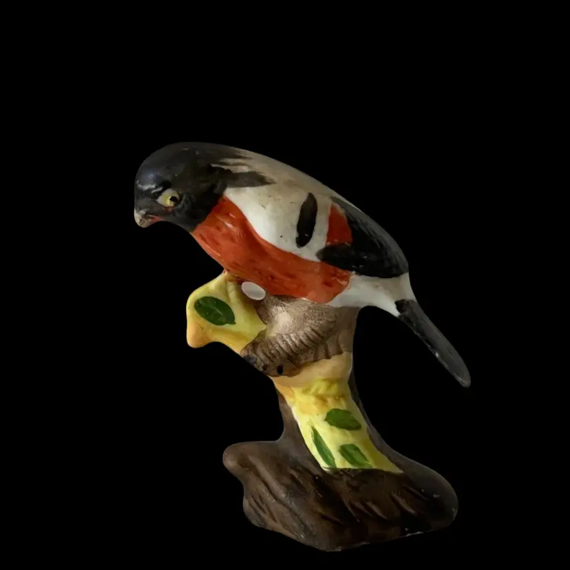 Vintage Ceramic Bisque Porcelain Bull Finch Figurine Perched on Tree Stump FEI World Trade Taiwan 3”