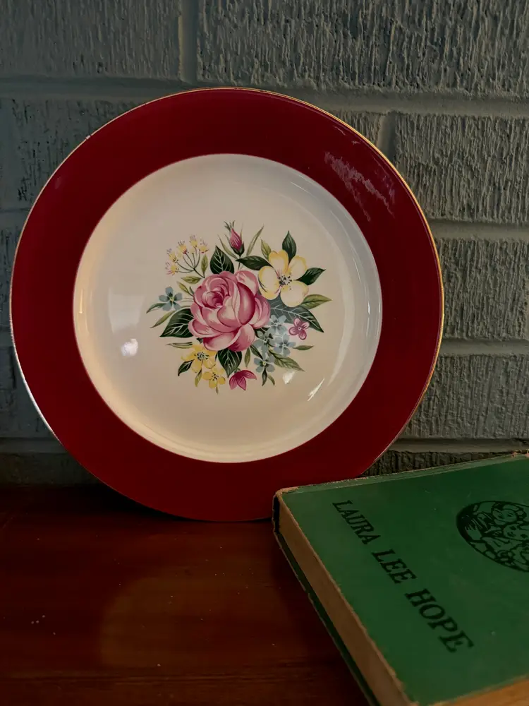 Vintage 1953 Homer Laughlin Floral Plate – Burgundy Red Border, Gold Trim, Pink Rose Center, 9 Inch Dinner Plate