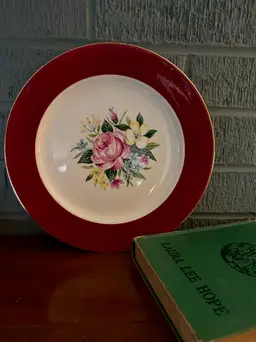 Vintage 1953 Homer Laughlin Floral Plate – Burgundy Red Border, Gold Trim, Pink Rose Center, 9 Inch Dinner Plate