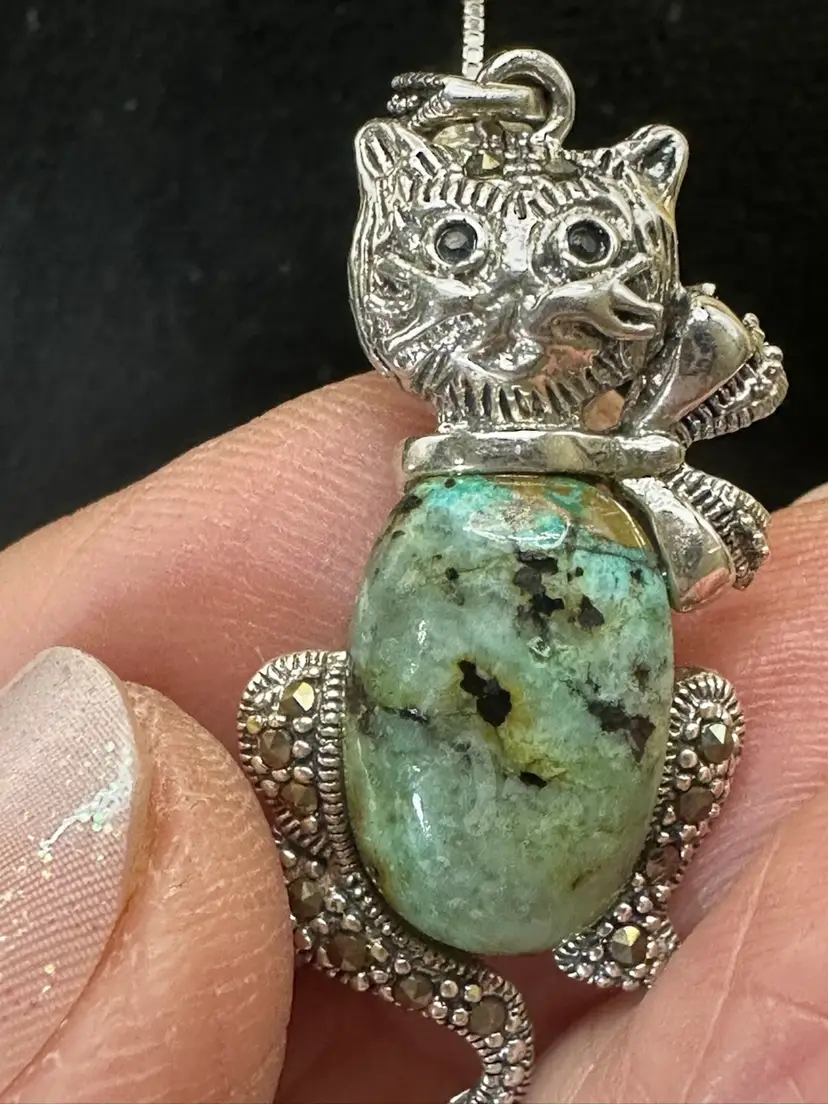 Sterling Silver Gemstone Belly Tourmaline/Tanzanite Cat Pendant & 18 inch Sterling 
Silver Box Chain