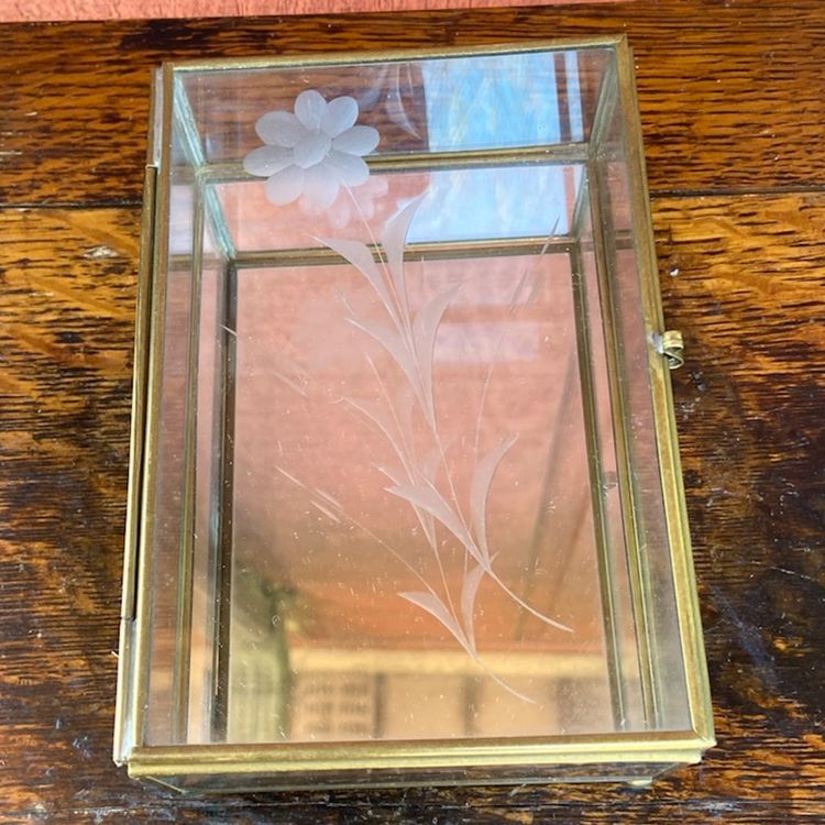 Brass & Glass, Mirrored & Hinged Jewelry / Trinket Box. Top Glass Panel Is Etched With A Flower & Stem. Supported By 4 Round Brass Feet.