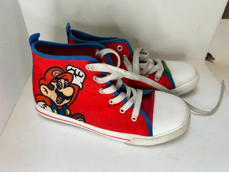 SUPER MARIO BROTHERS High Top Sneaker Shoes Kids Size 3