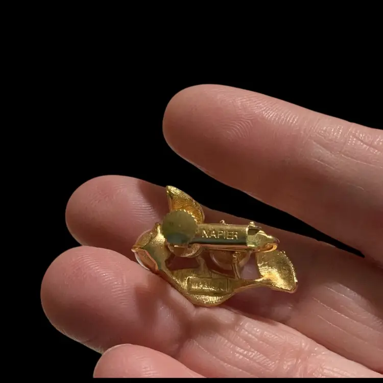 Beautiful Vintage Goldtone Napier Clip Earrings With Faux Pearls.