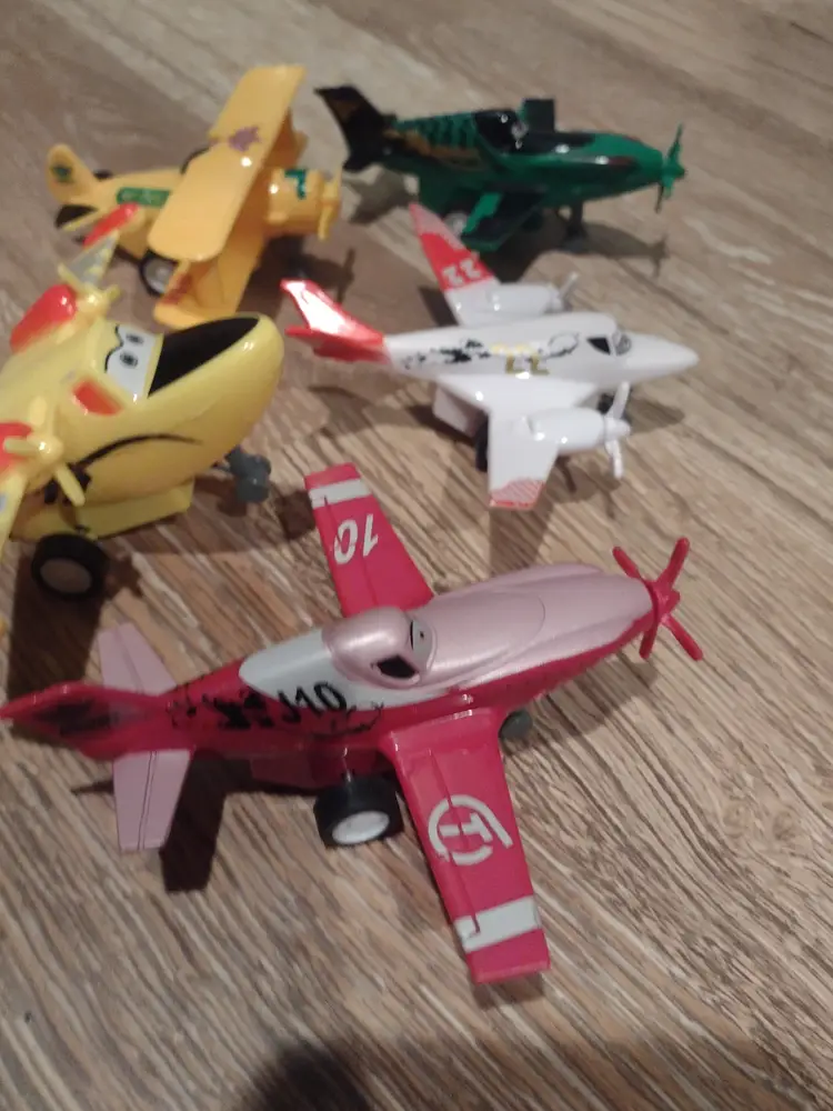 Lot of 5 Disney Pixar pull back toy planes