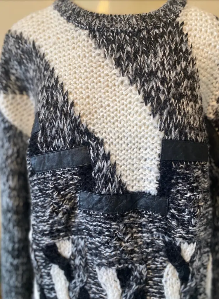 Vintage 80’s Chunky Knit Pullover Sweater Leather Details Soft Textured Grey White Black 