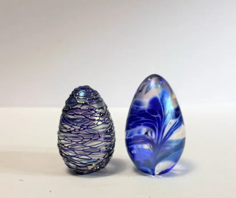 1992 Glass Eye Studio Iridescent Threaded & Iridescent Blue Egg Paperweight
