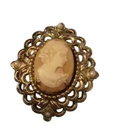 #01 - Coro Cameo Brooch
