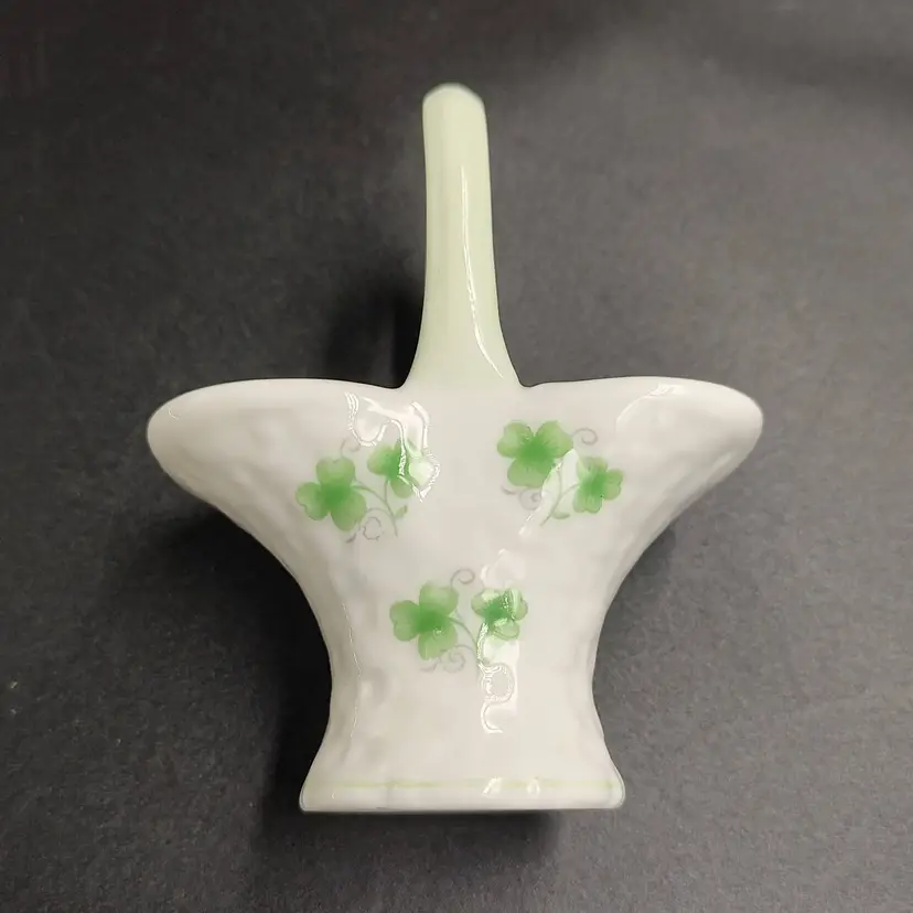 Vtg Staffordshire Fine Bone China "Shamrock" Basket