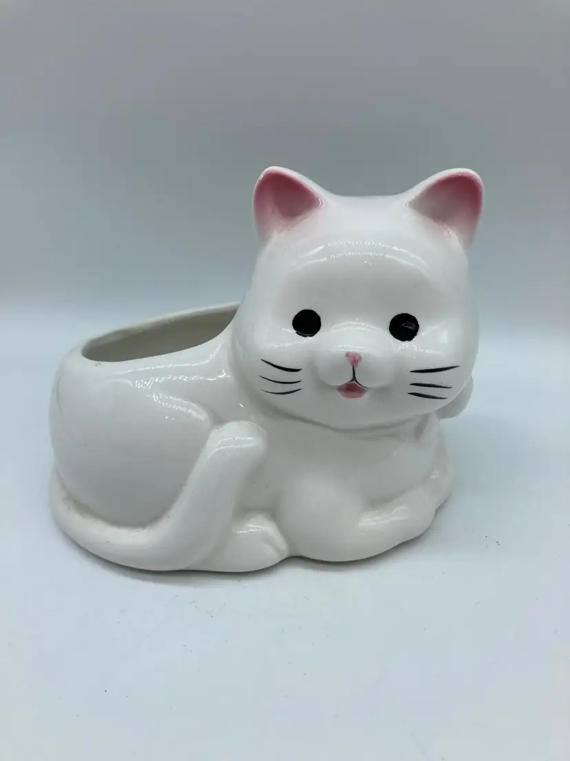 Big Eye, White Baby Kitten Planter