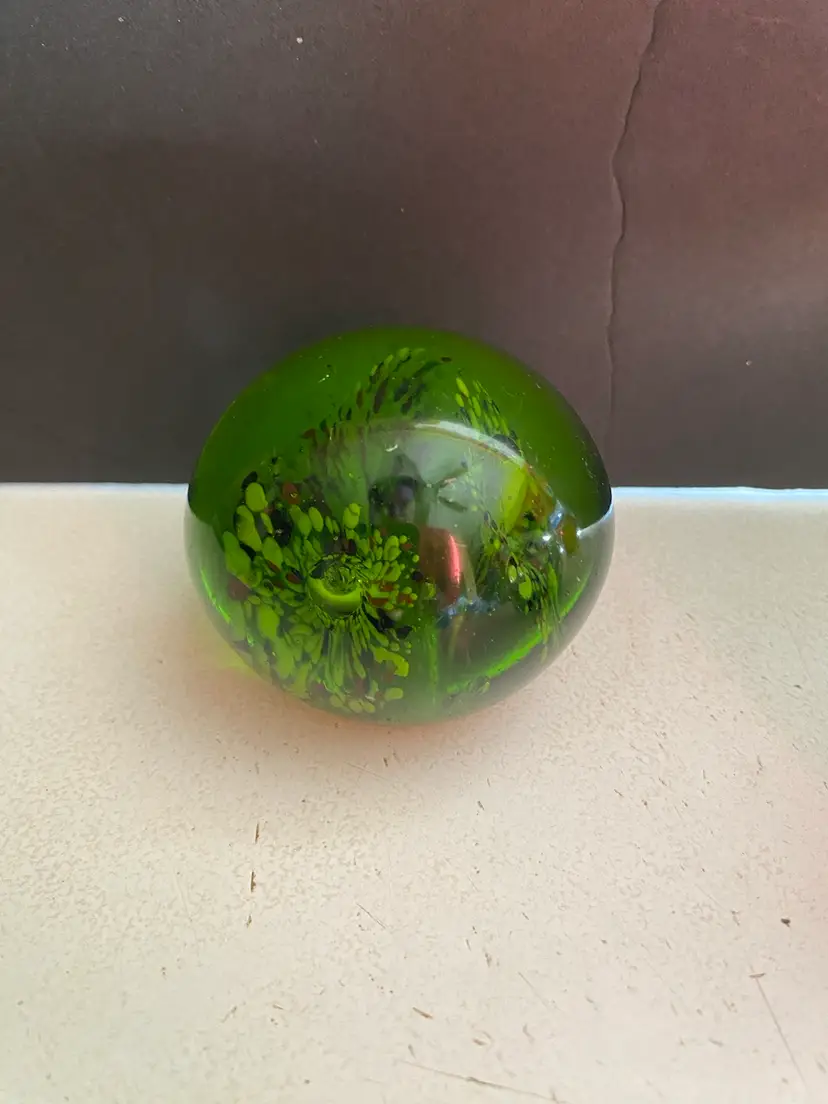 048 green paperweight with green flowers