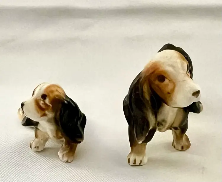 Bassett Hound Figurines Porcelan Set Of 2 Dog Puppy